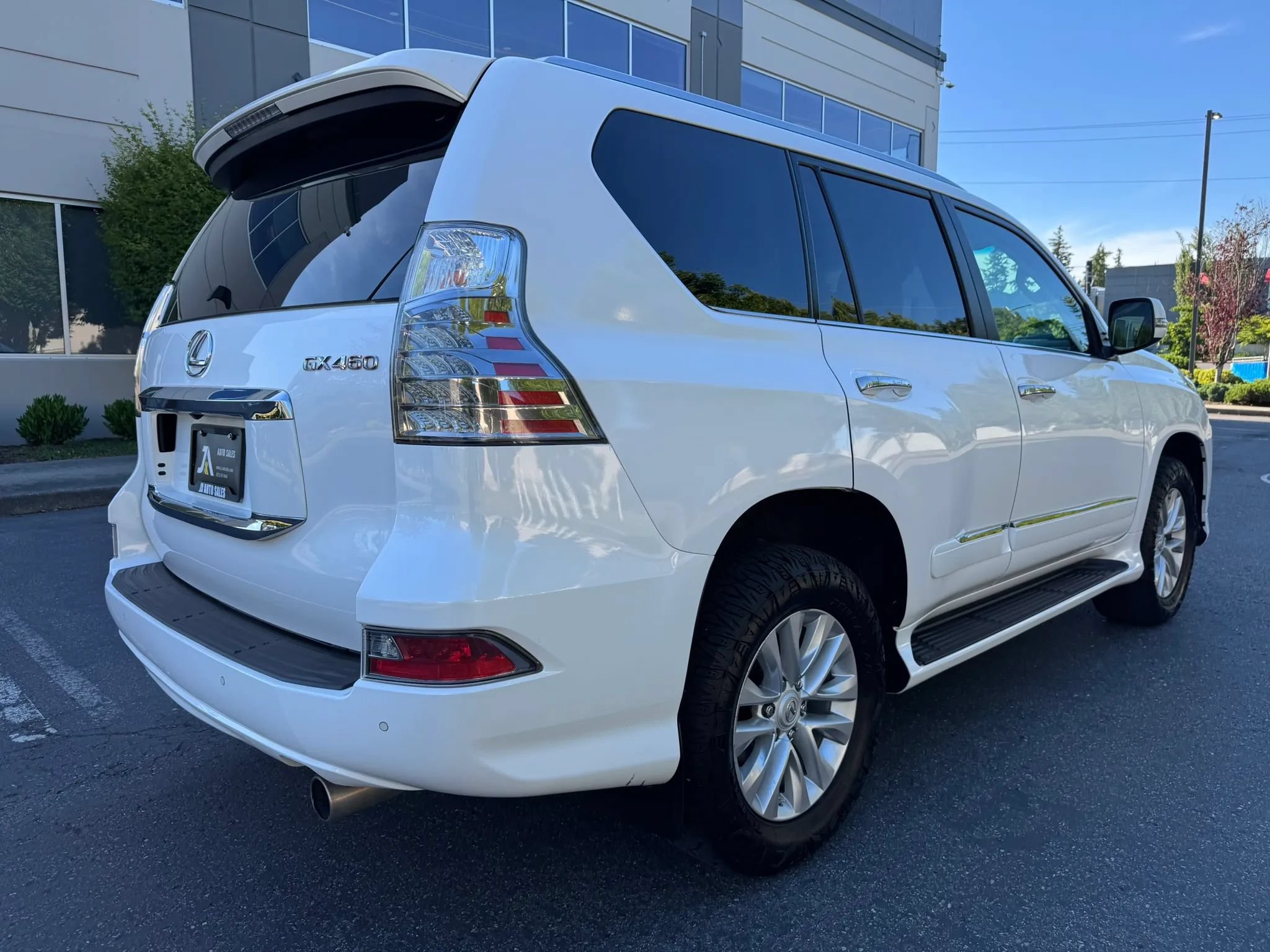 Used 2016 Lexus GX 460 w/ Premium Package AWD/4WD image 10