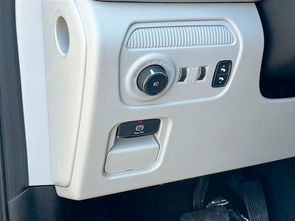 Certified 2024 Jeep Wagoneer L Series III w/ Premium Group I image 10