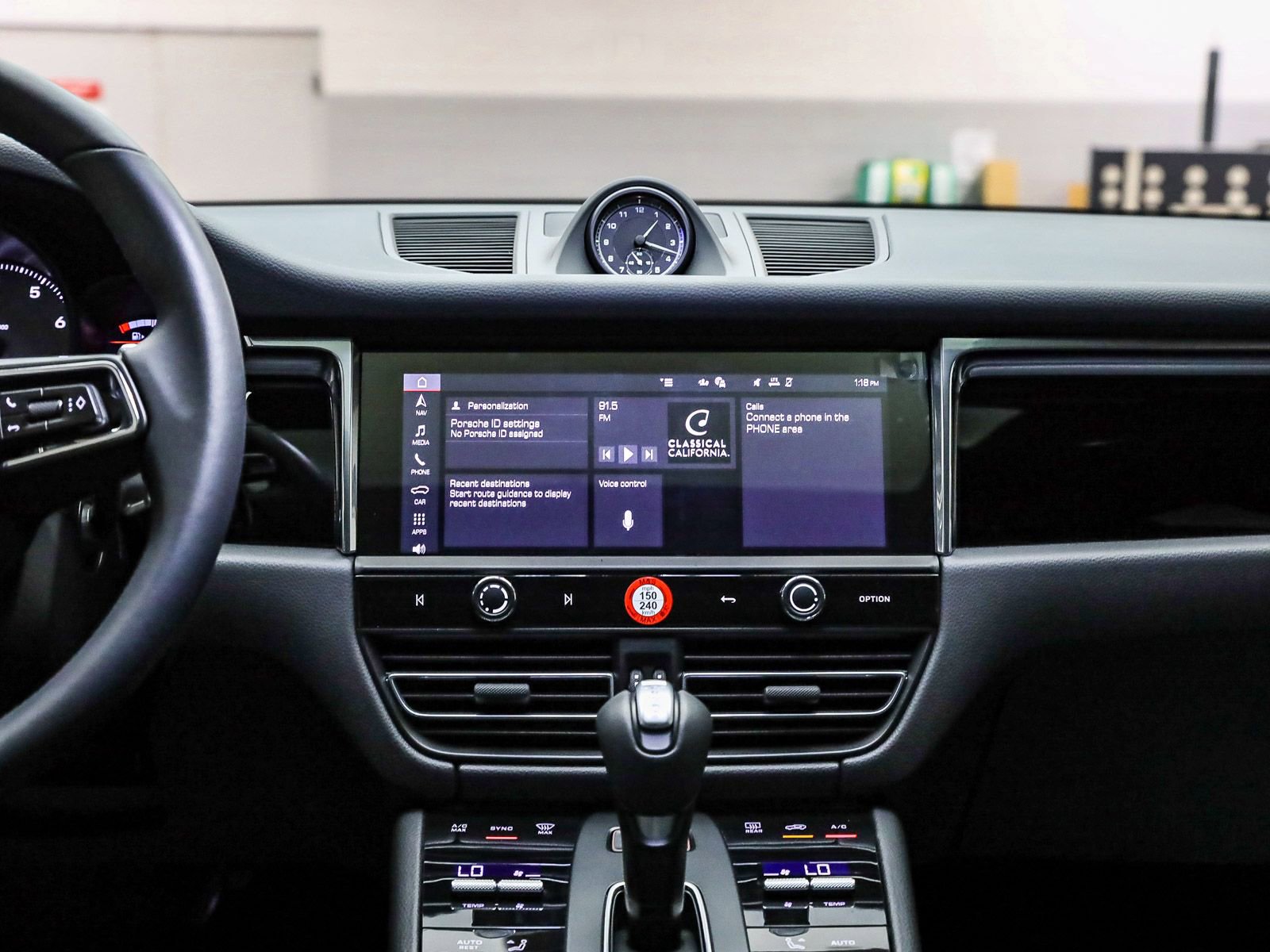 Certified 2025 Porsche Macan S AWD/4WD image 23