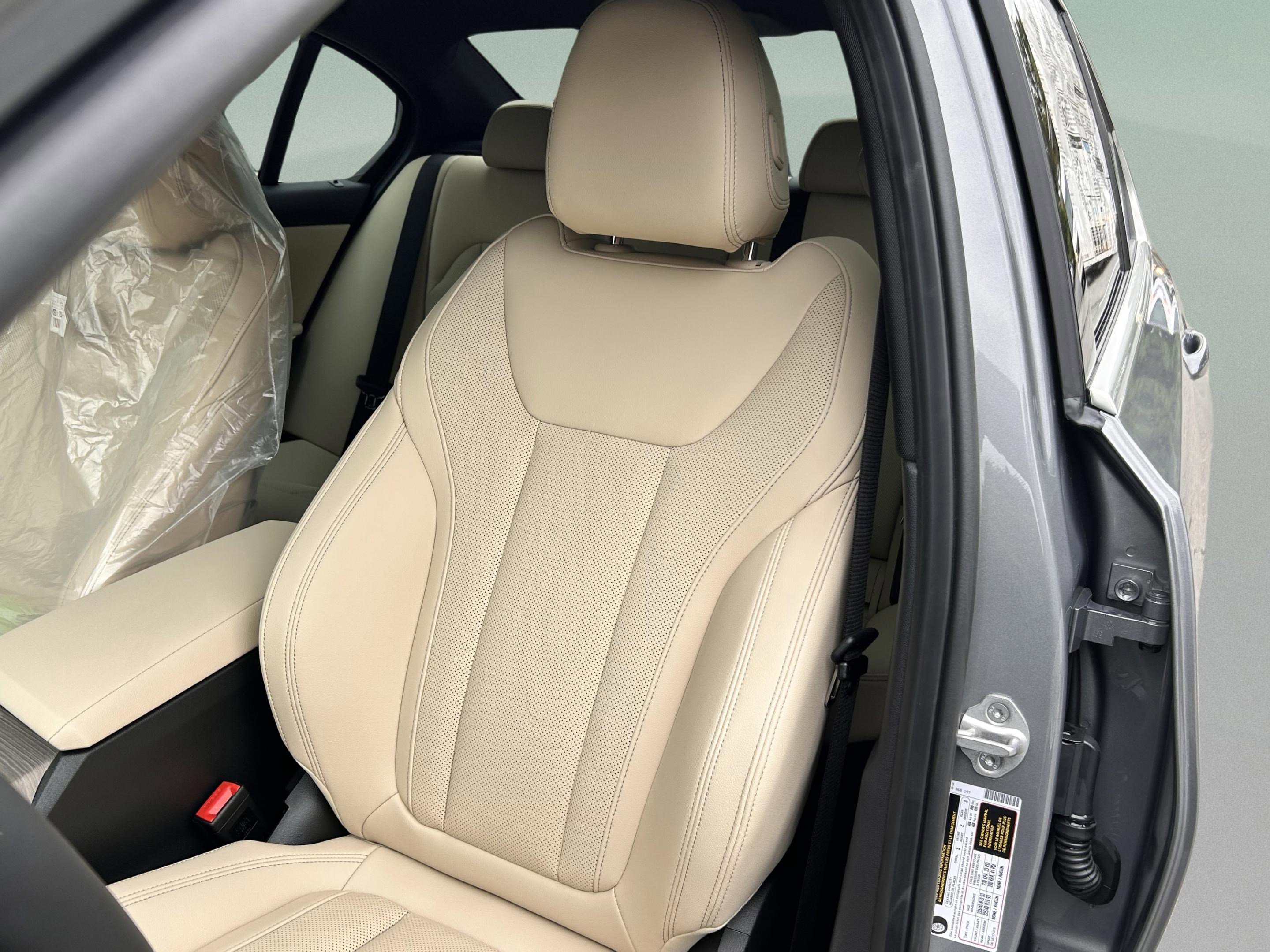 Used 2026 BMW 330i Sedan w/ Premium Package image 23