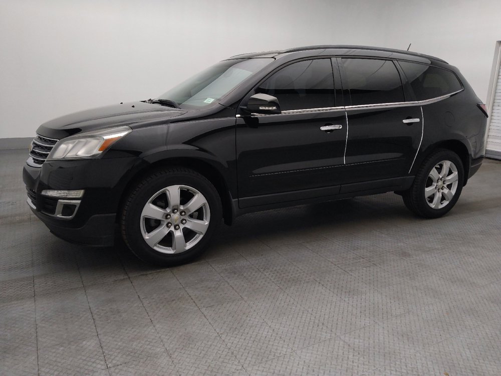 Used 2017 Chevrolet Traverse LT w/ Style and Technology Package FWD image 2