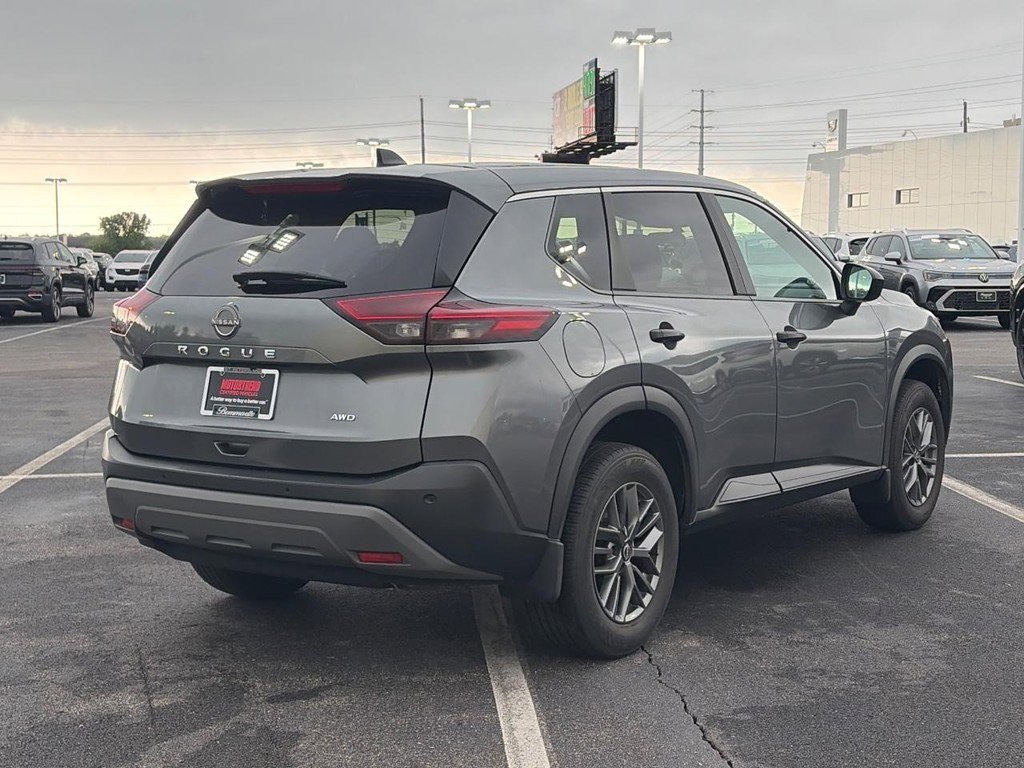 Used 2023 Nissan Rogue S AWD/4WD image 5