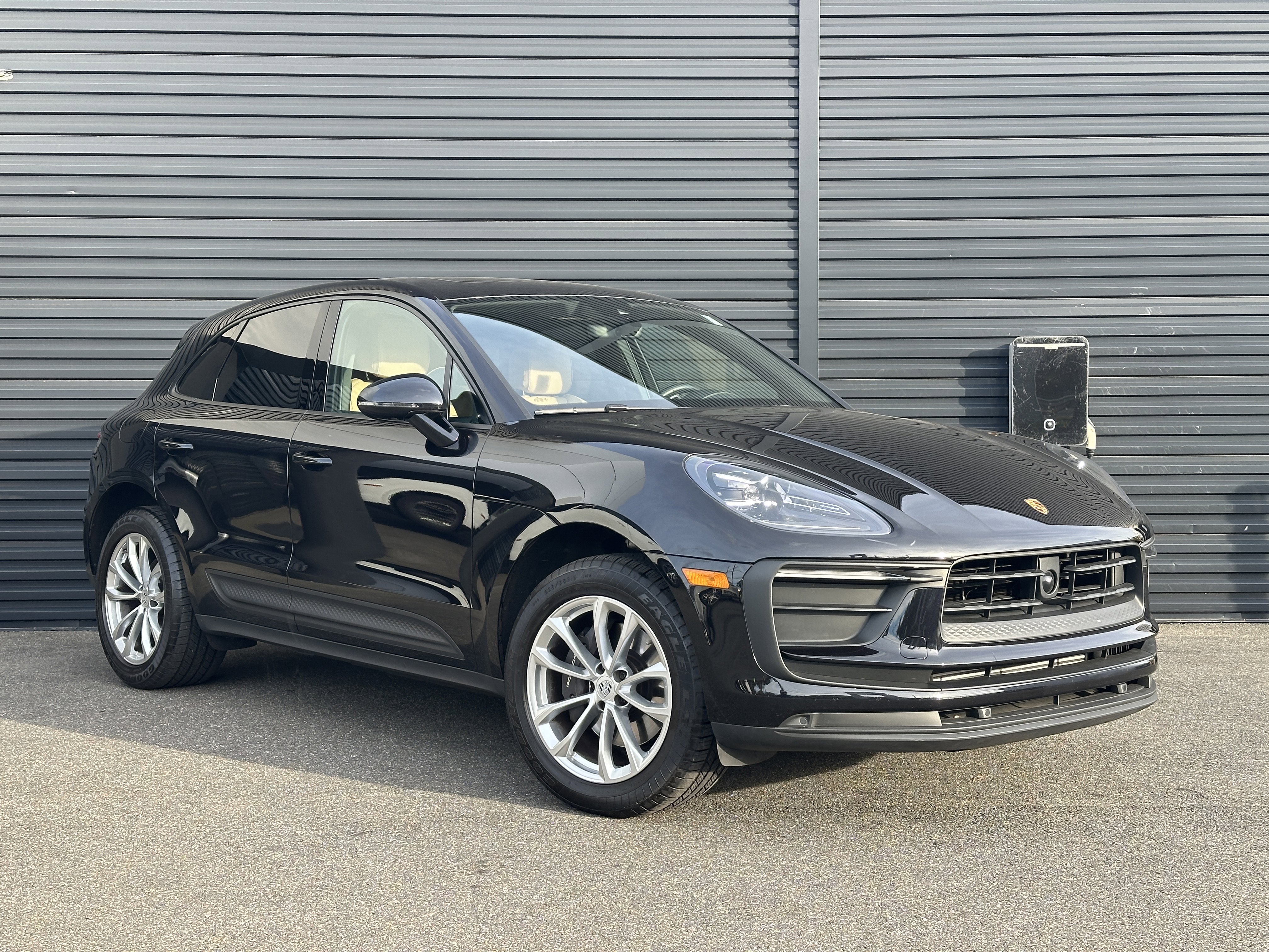 Certified 2023 Porsche Macan image 10