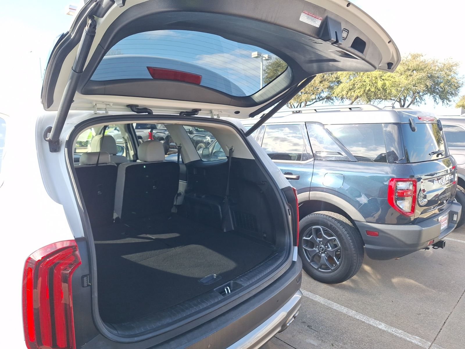 Used 2022 Kia Telluride EX w/ Towing Package image 35