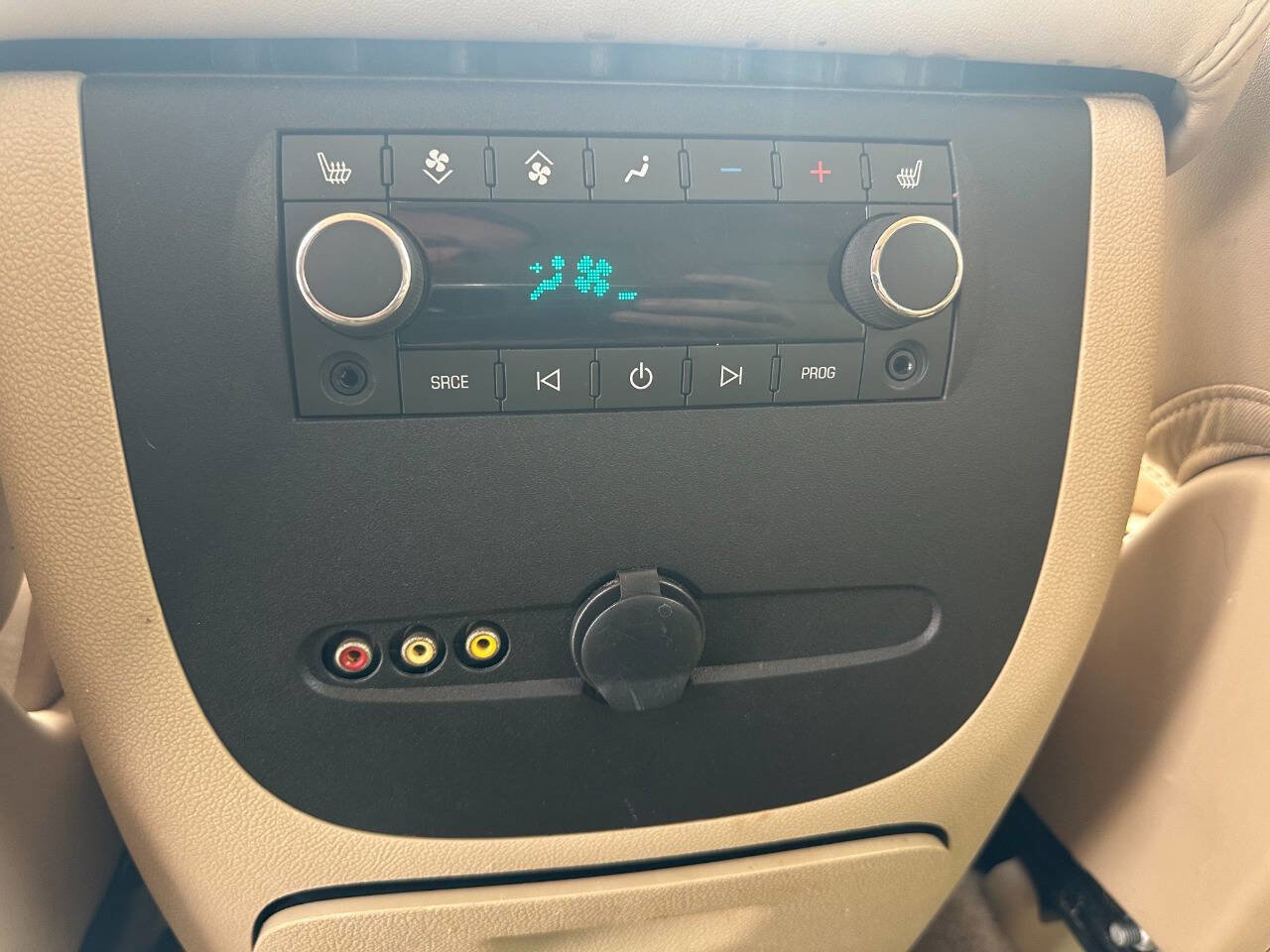 Used 2011 GMC Yukon XL Denali AWD/4WD image 31