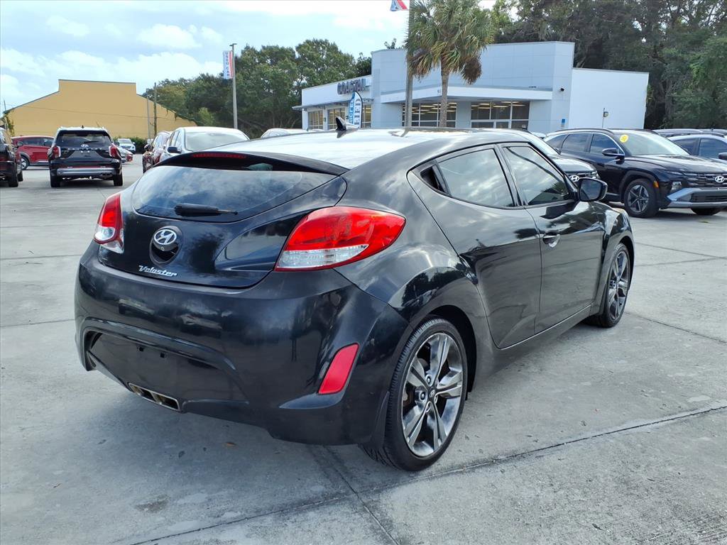Used 2017 Hyundai Veloster Value Edition image 7
