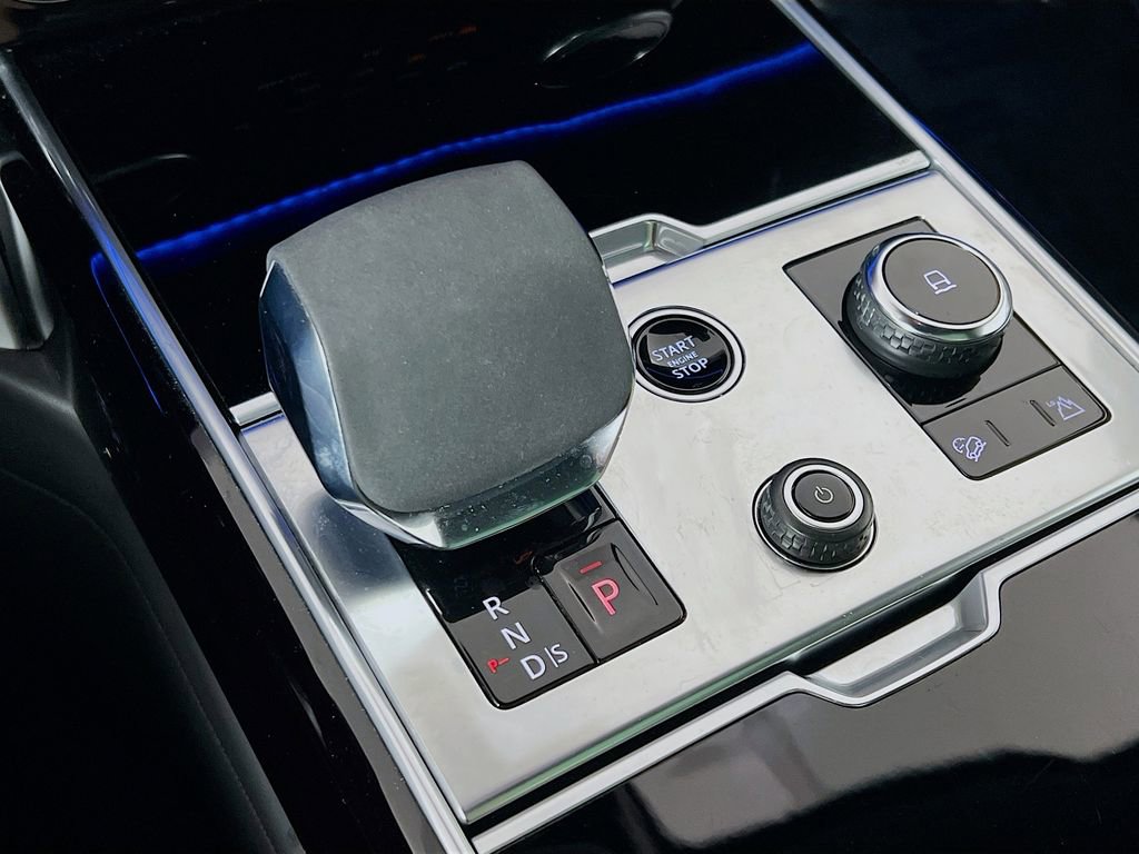Used 2023 Land Rover Range Rover SE image 17
