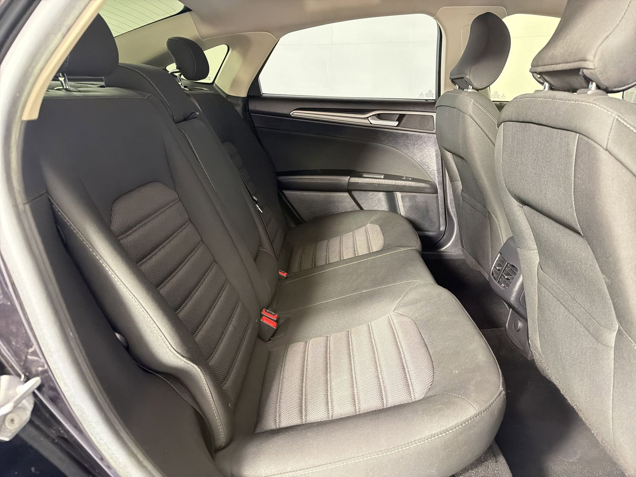 Used 2019 Ford Fusion SE image 28
