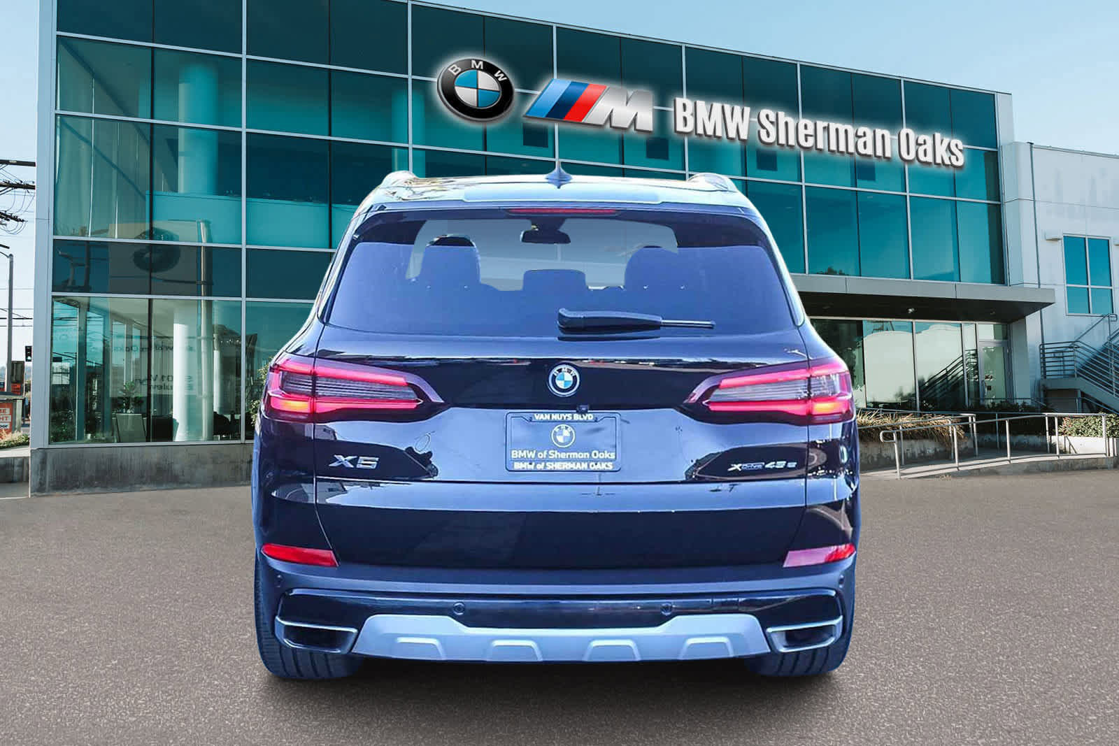 Certified 2023 BMW X5 xDrive45e w/ Parking Assistance Package image 5