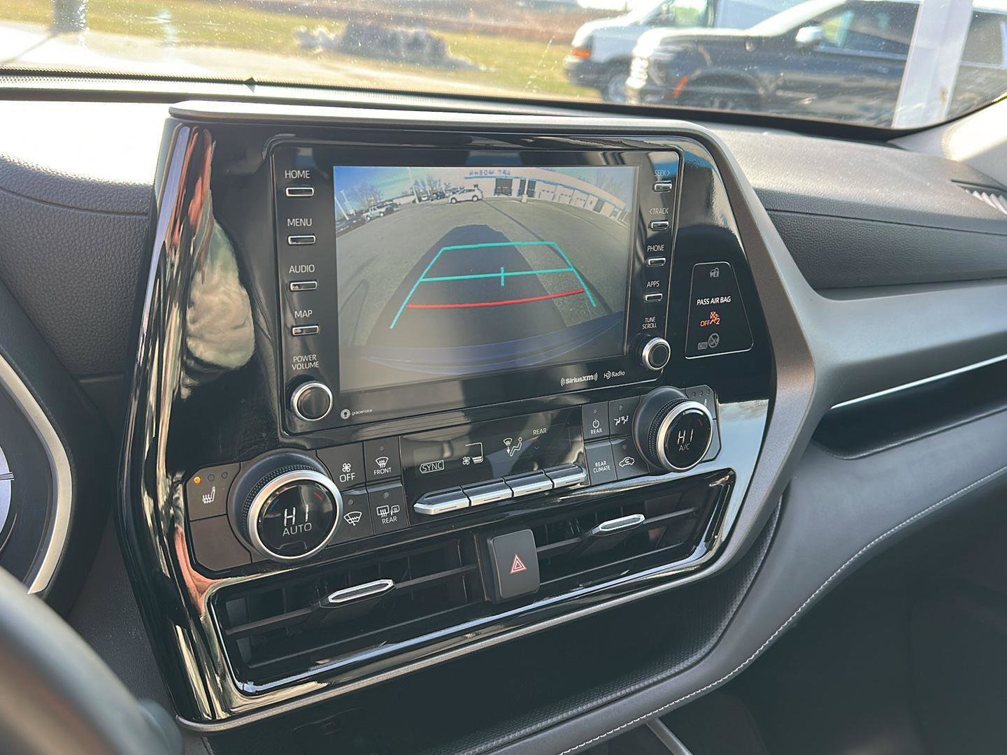 Used 2021 Toyota Highlander XLE image 35