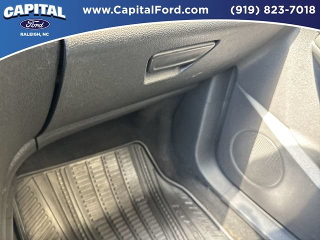 Used 2017 Ford Escape SE w/ SE Sport Appearance Package AWD/4WD image 28