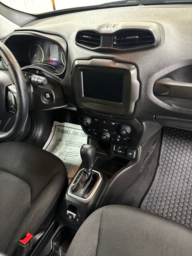 Used 2020 Jeep Renegade Altitude FWD image 24