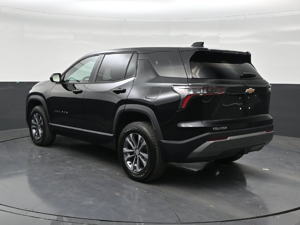 Used 2026 Chevrolet Equinox LT w/ Safety and Technology Package FWD image 3