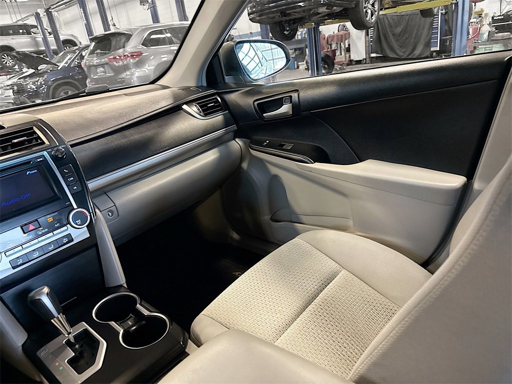 Used 2013 Toyota Camry LE image 22