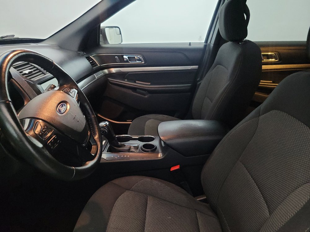 Used 2018 Ford Explorer XLT w/ Equipment Group 201A FWD image 17
