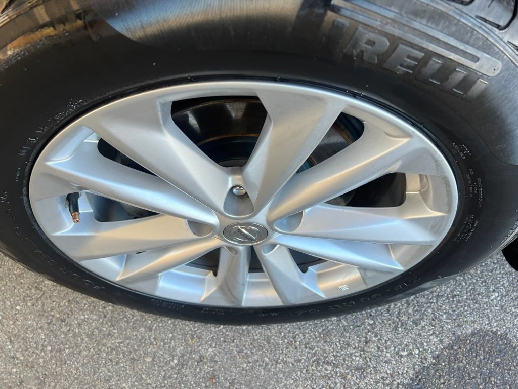 Used 2017 Nissan Rogue Sport SV AWD/4WD image 46