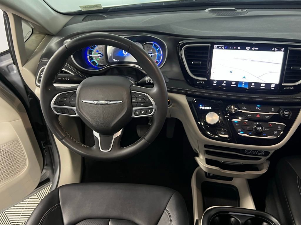 Certified 2024 Chrysler Pacifica Limited FWD image 14