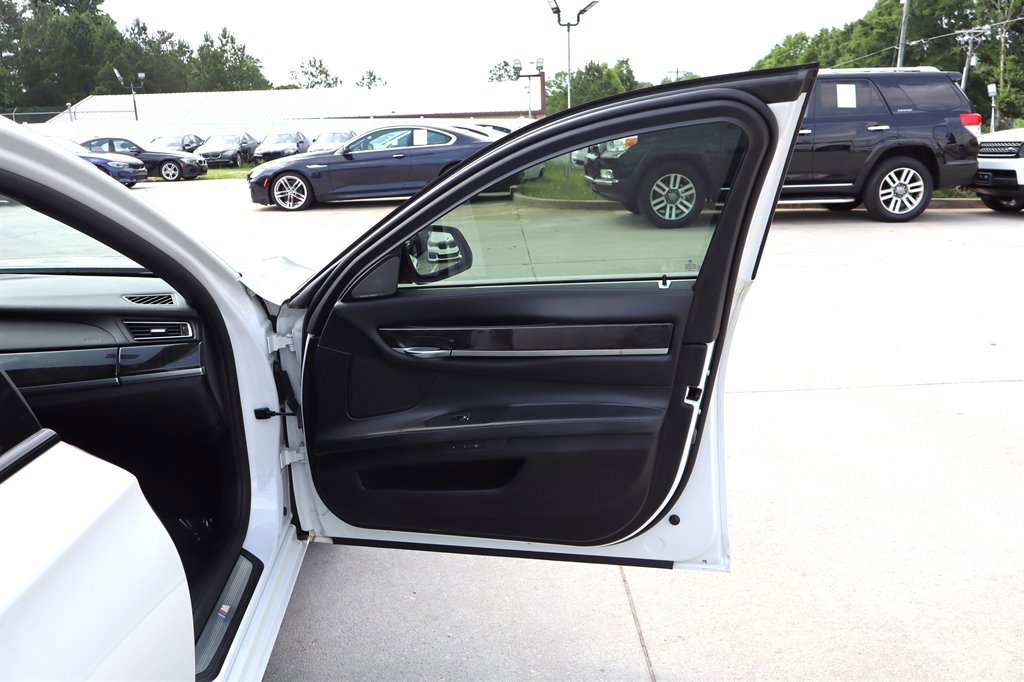 Used 2015 BMW 750Li xDrive AWD/4WD image 33
