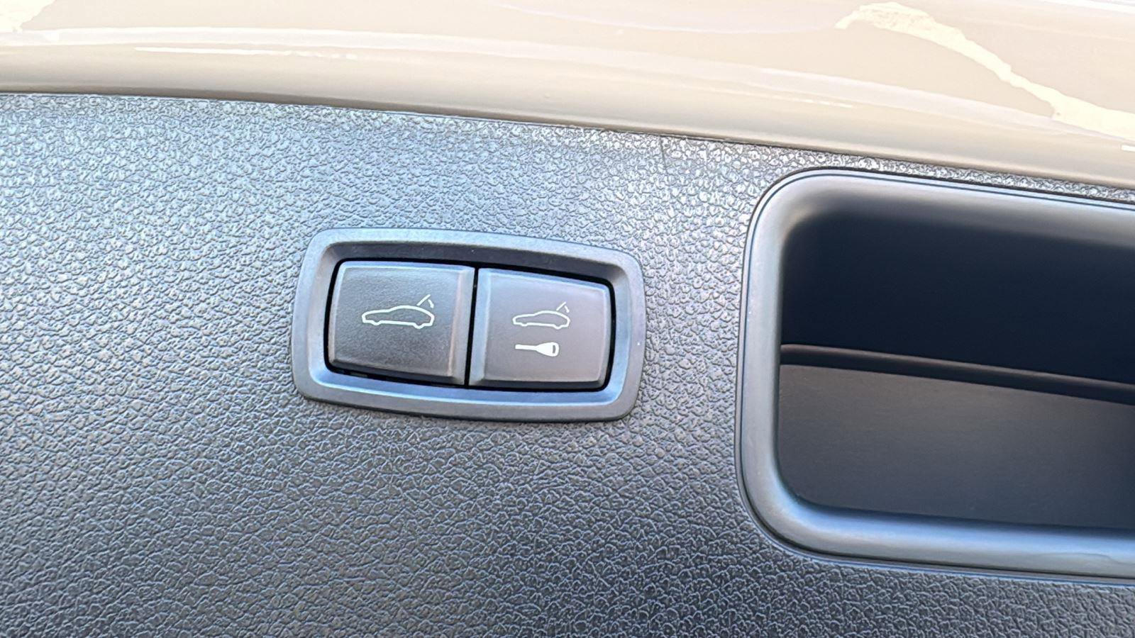 Used 2024 Porsche Macan Turbo image 28