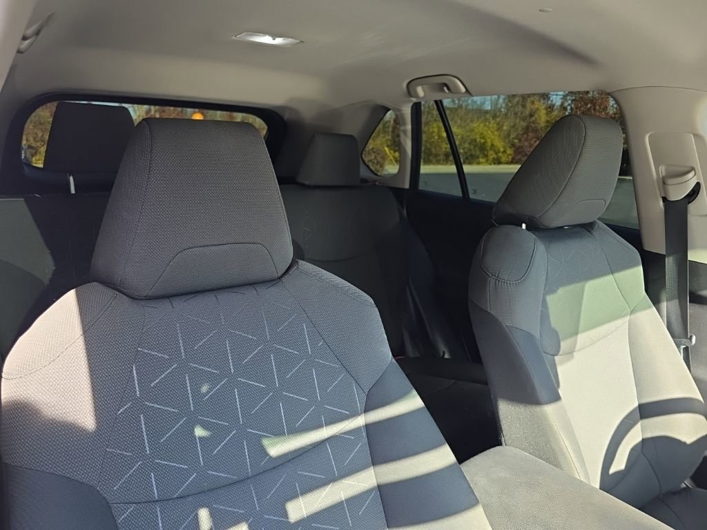 Used 2021 Toyota RAV4 XLE image 43