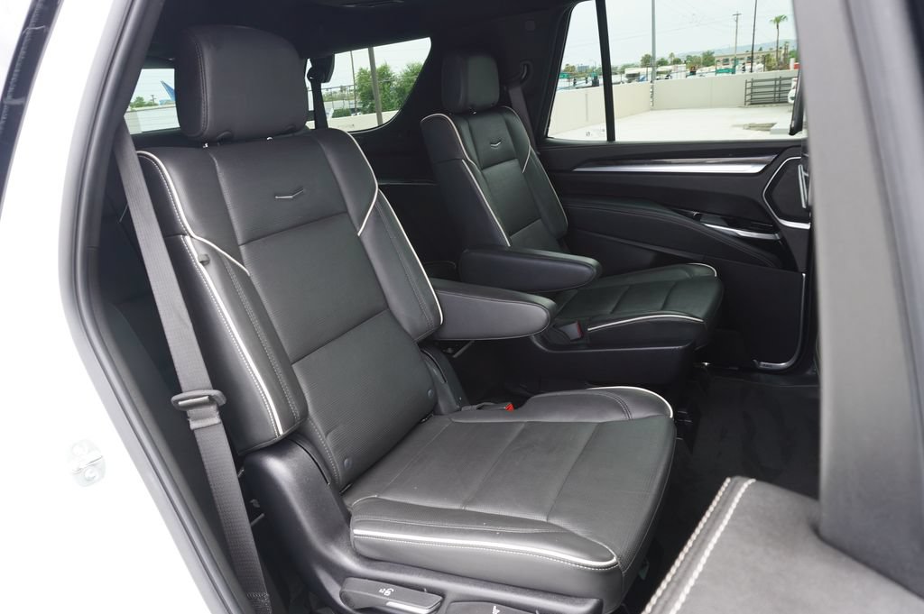 Certified 2025 Cadillac Escalade Premium Luxury AWD/4WD image 9