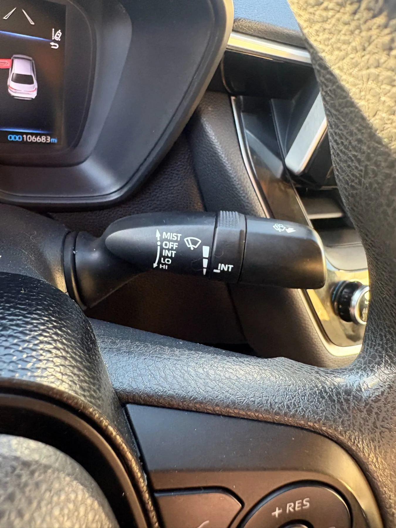 Used 2020 Toyota Corolla LE FWD image 16