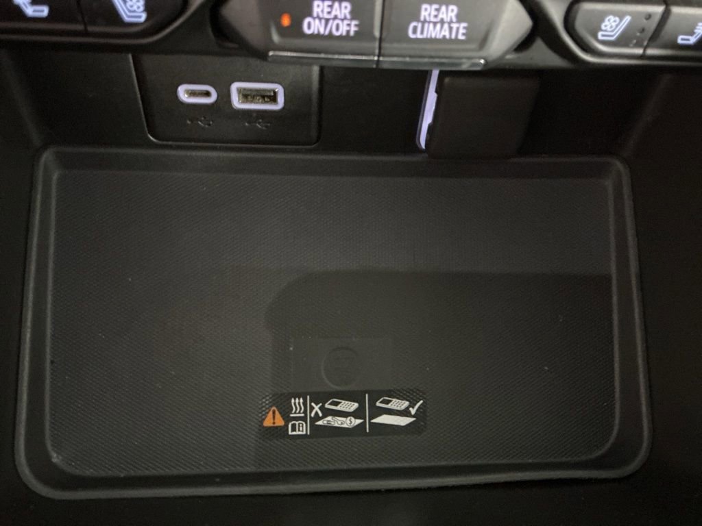 Used 2022 GMC Yukon SLT w/ SLT Luxury Package image 35