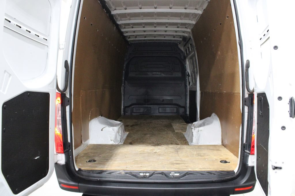 Used 2019 Mercedes-Benz Sprinter 170 Cargo image 8