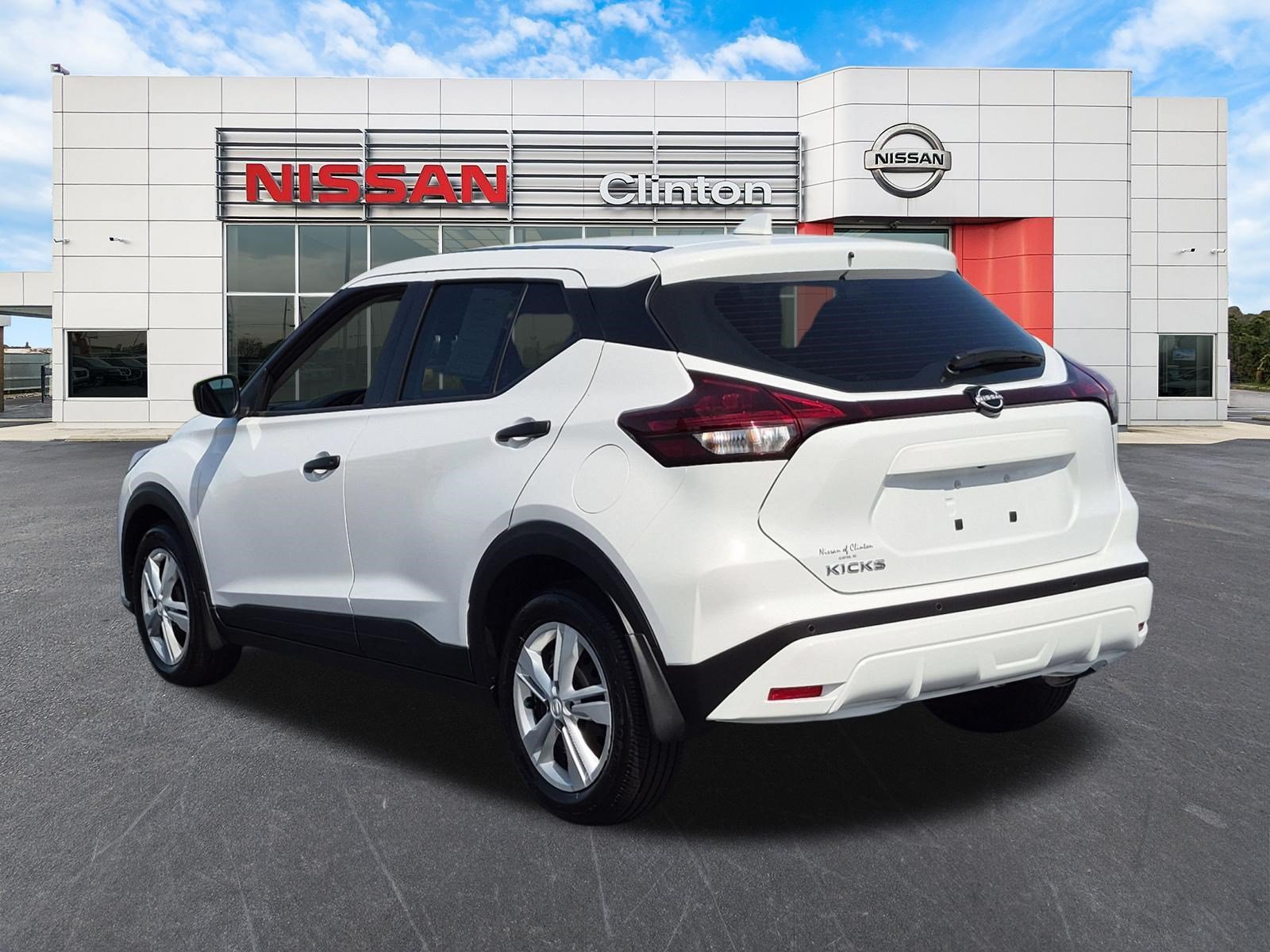 Used 2025 Nissan Kicks Play S FWD image 5