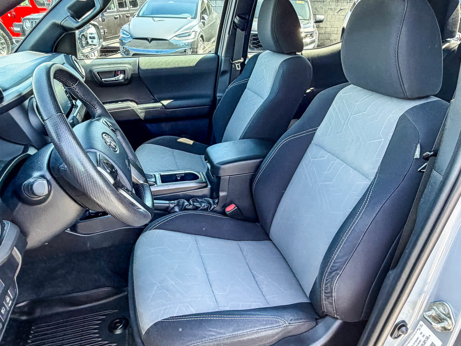 Used 2020 Toyota Tacoma TRD Sport AWD/4WD image 16