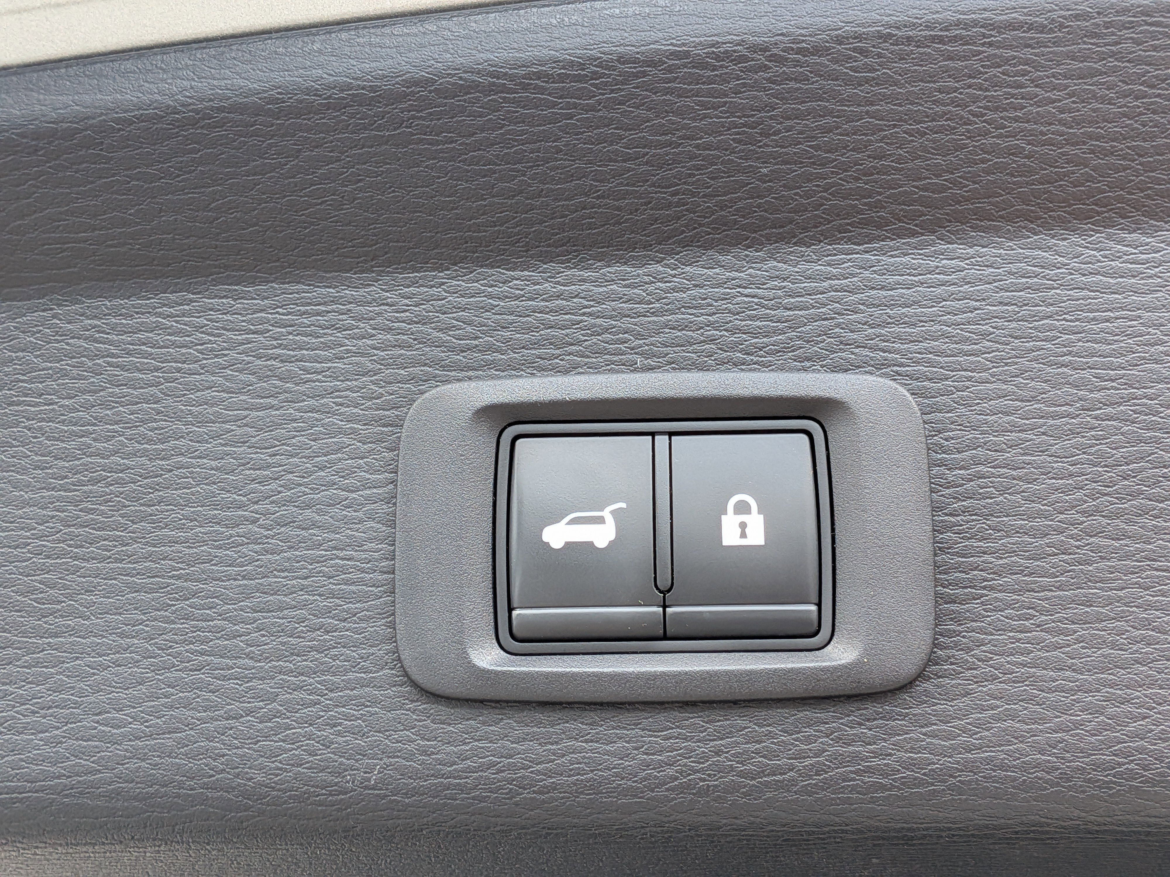 Used 2022 Mitsubishi Outlander SE image 14