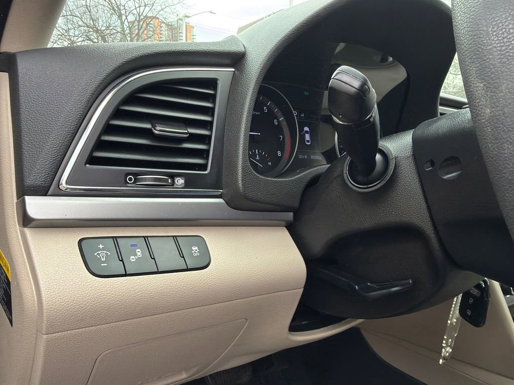 Used 2018 Hyundai Elantra SEL image 29