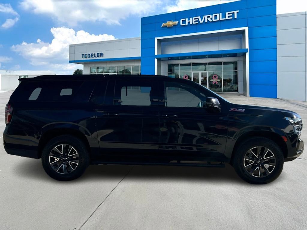 Used 2023 Chevrolet Suburban Z71 w/ Luxury Package AWD/4WD image 4