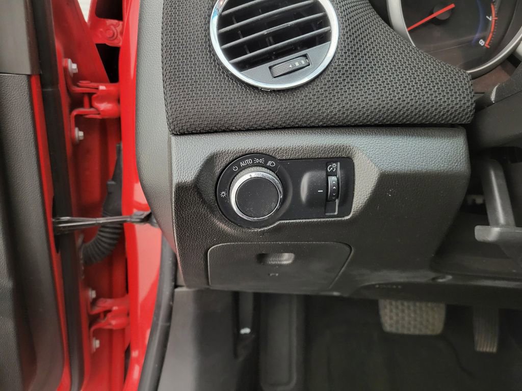 Used 2015 Chevrolet Cruze LT image 25