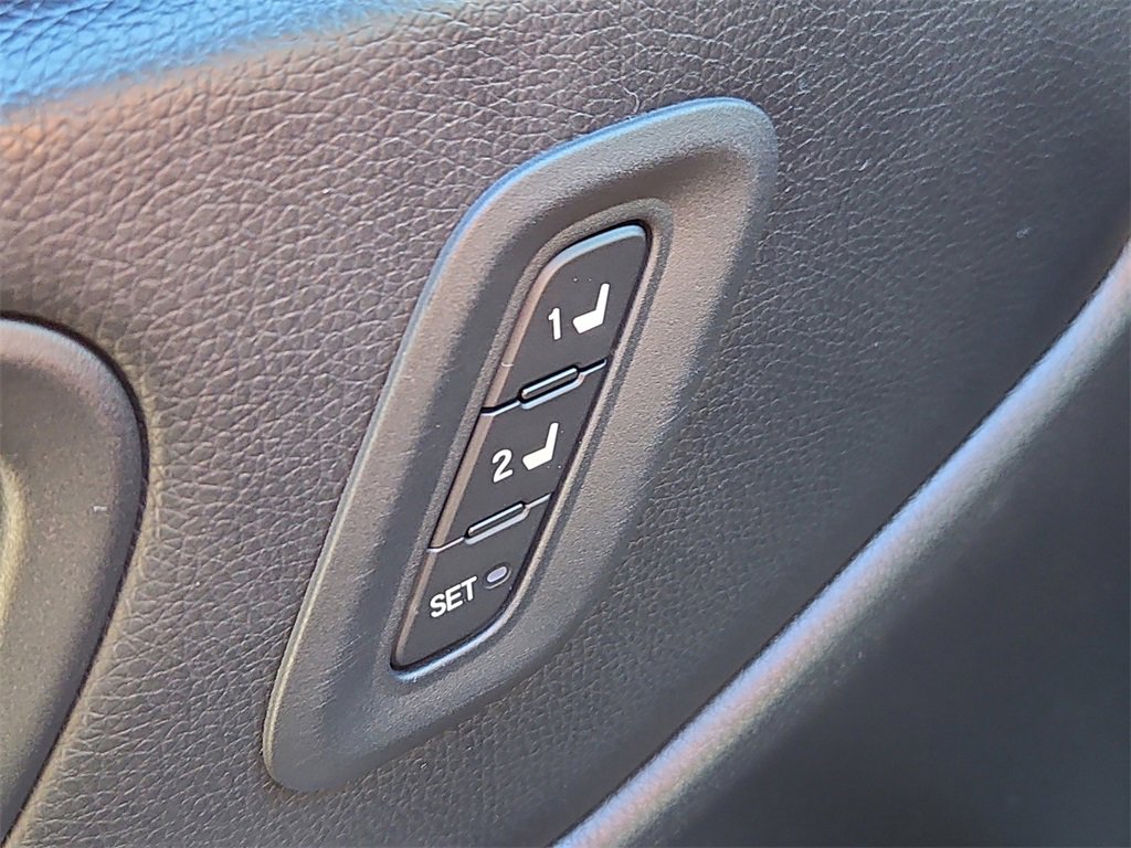 Certified 2025 Honda Pilot Touring image 19