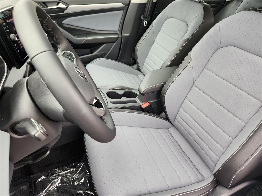 New 2025 Volkswagen Jetta SE image 5