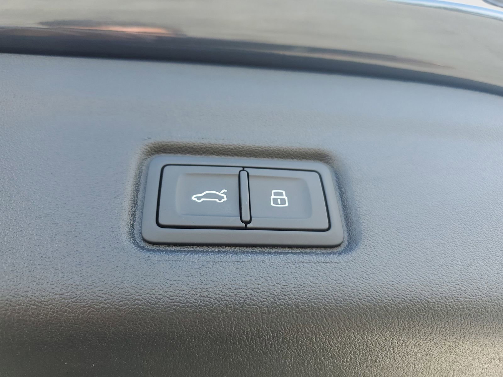 New 2025 Audi Q6 e-tron Premium Plus AWD/4WD image 10