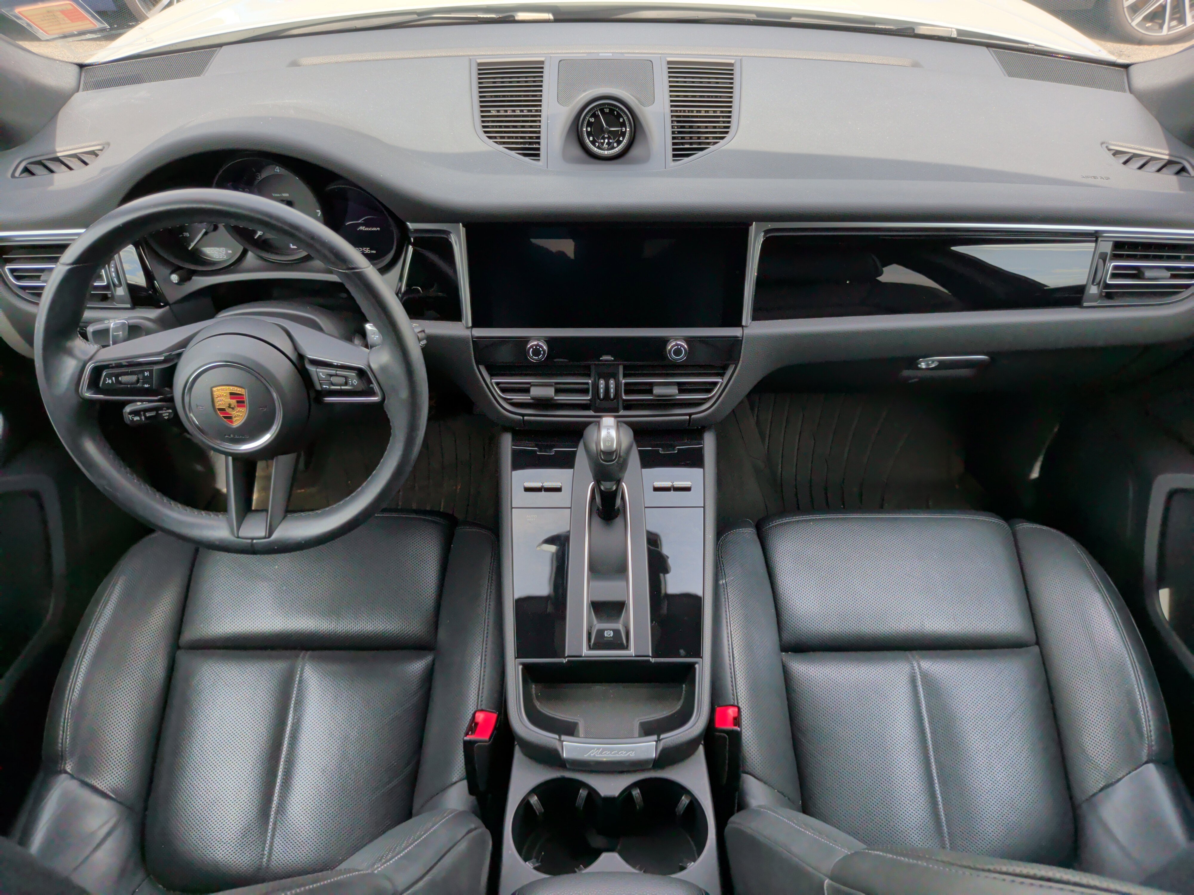 Used 2023 Porsche Macan image 32