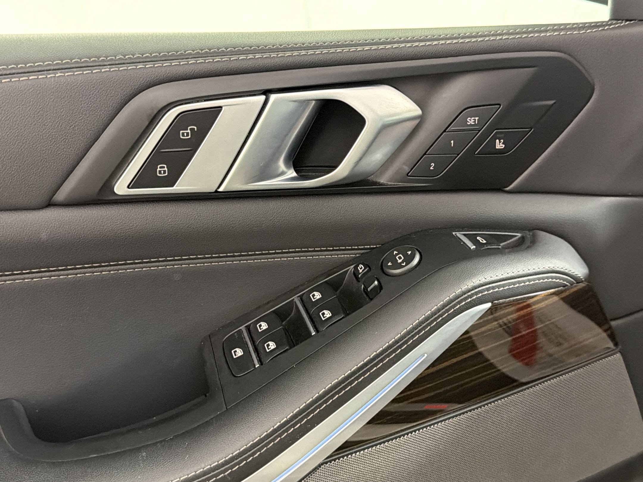Used 2025 BMW X5 xDrive50e AWD/4WD image 27