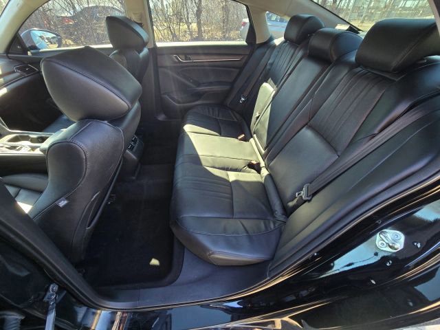 Used 2018 Honda Accord Touring image 12