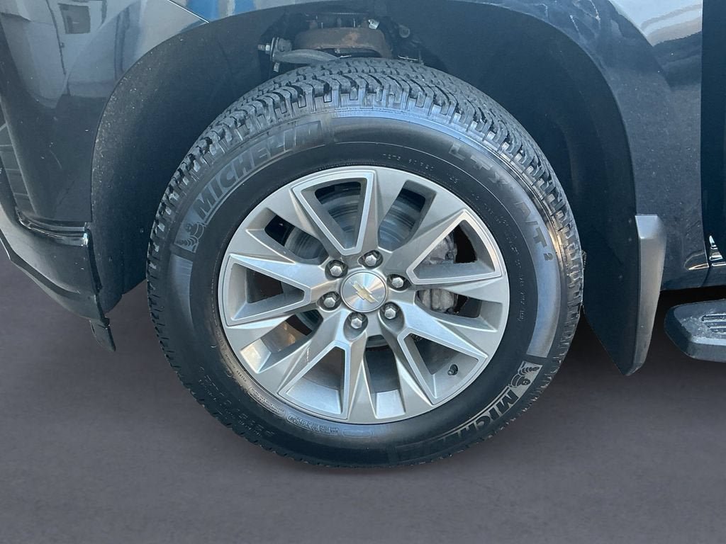 Used 2019 Chevrolet Silverado 1500 High Country w/ Technology Package AWD/4WD image 9