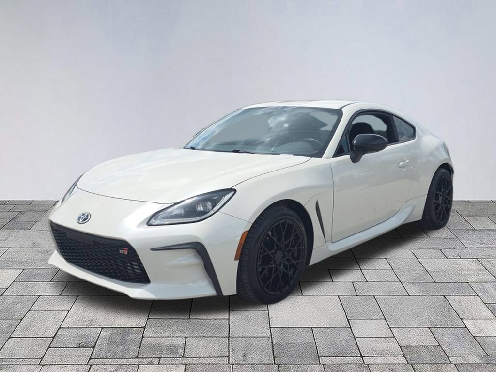 Used 2023 Toyota GR86 RWD image 3