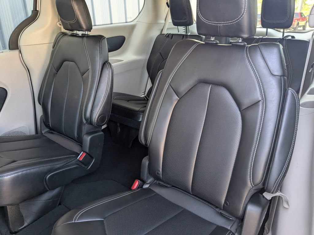 Used 2024 Chrysler Pacifica Touring-L FWD image 25