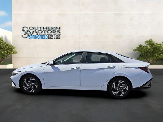 Used 2025 Hyundai Elantra SEL FWD image 28
