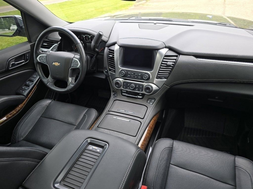 Used 2020 Chevrolet Suburban Premier AWD/4WD image 31