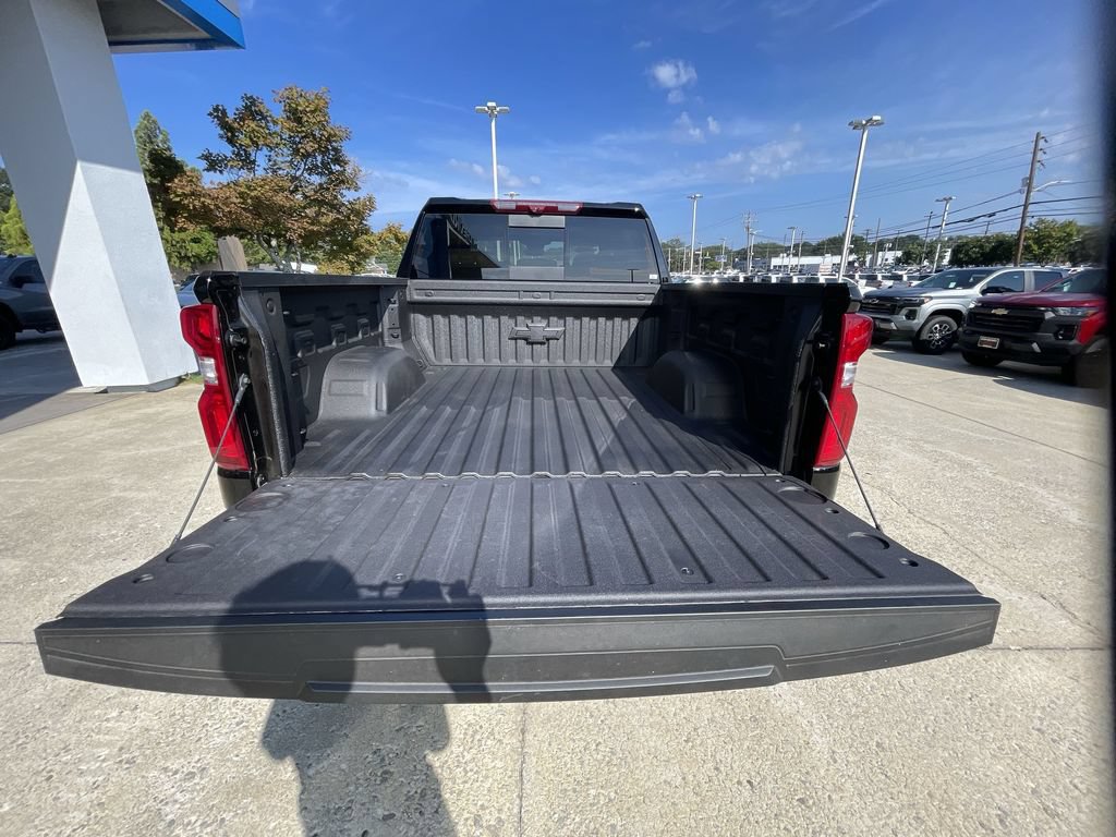 Certified 2025 Chevrolet Silverado 1500 High Country AWD/4WD image 27