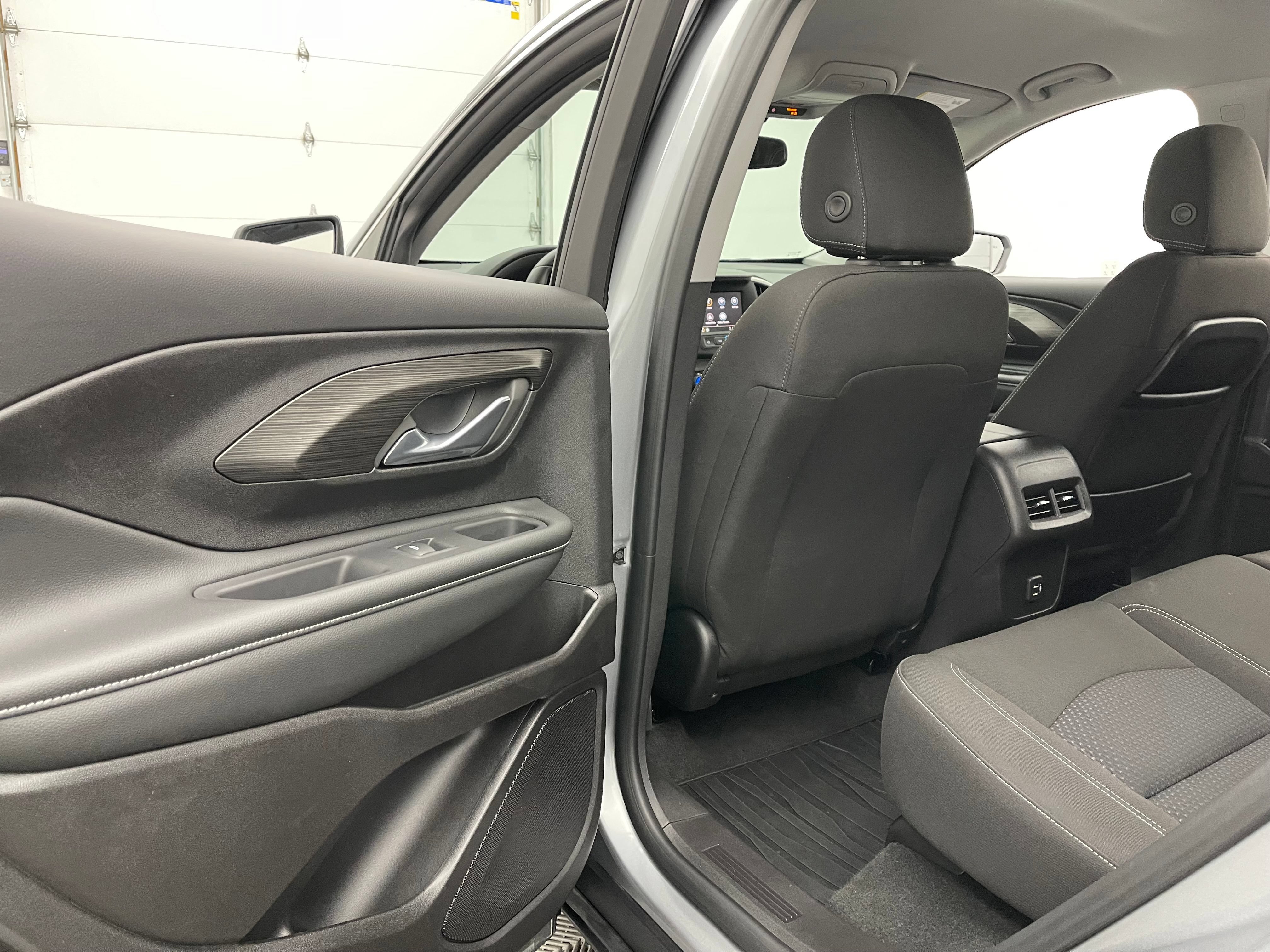 Used 2024 GMC Terrain SLE w/ Driver Convenience Package FWD image 35