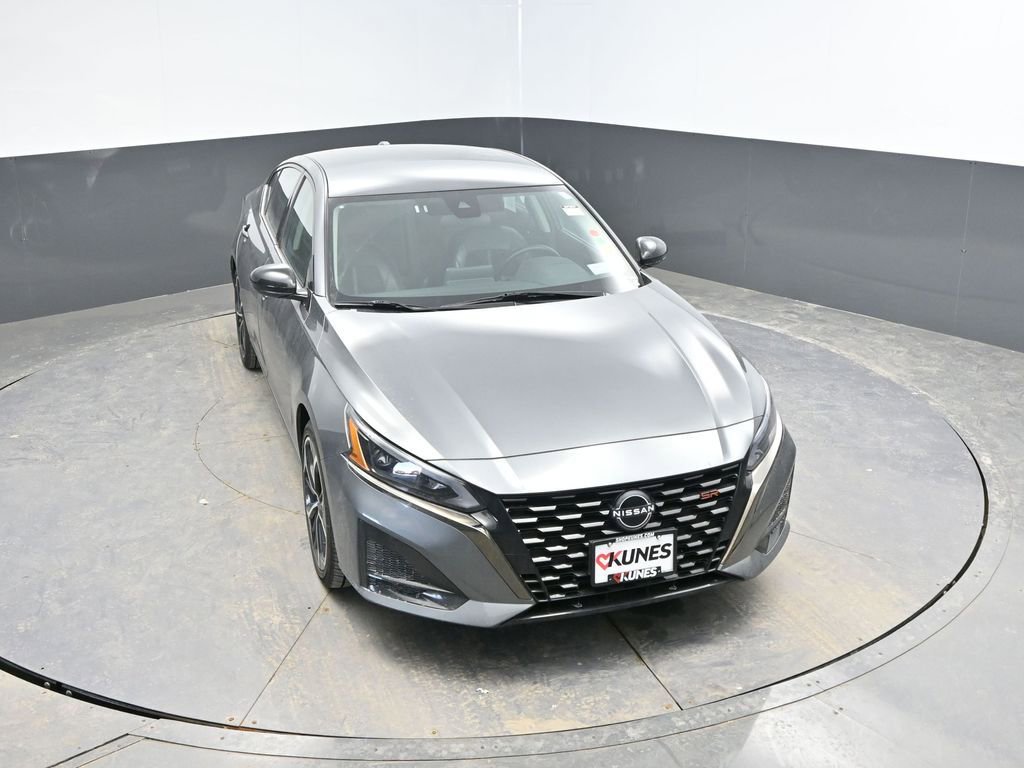 Used 2025 Nissan Altima 2.5 SR image 23
