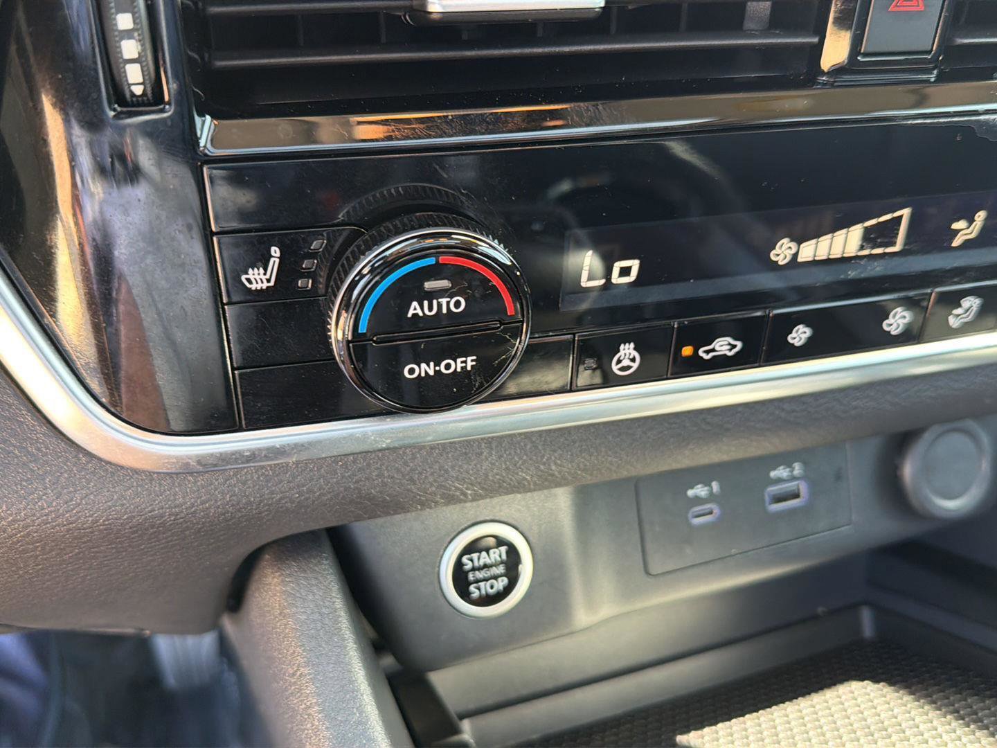 Used 2022 Nissan Rogue SV w/ SV Premium Package FWD image 27