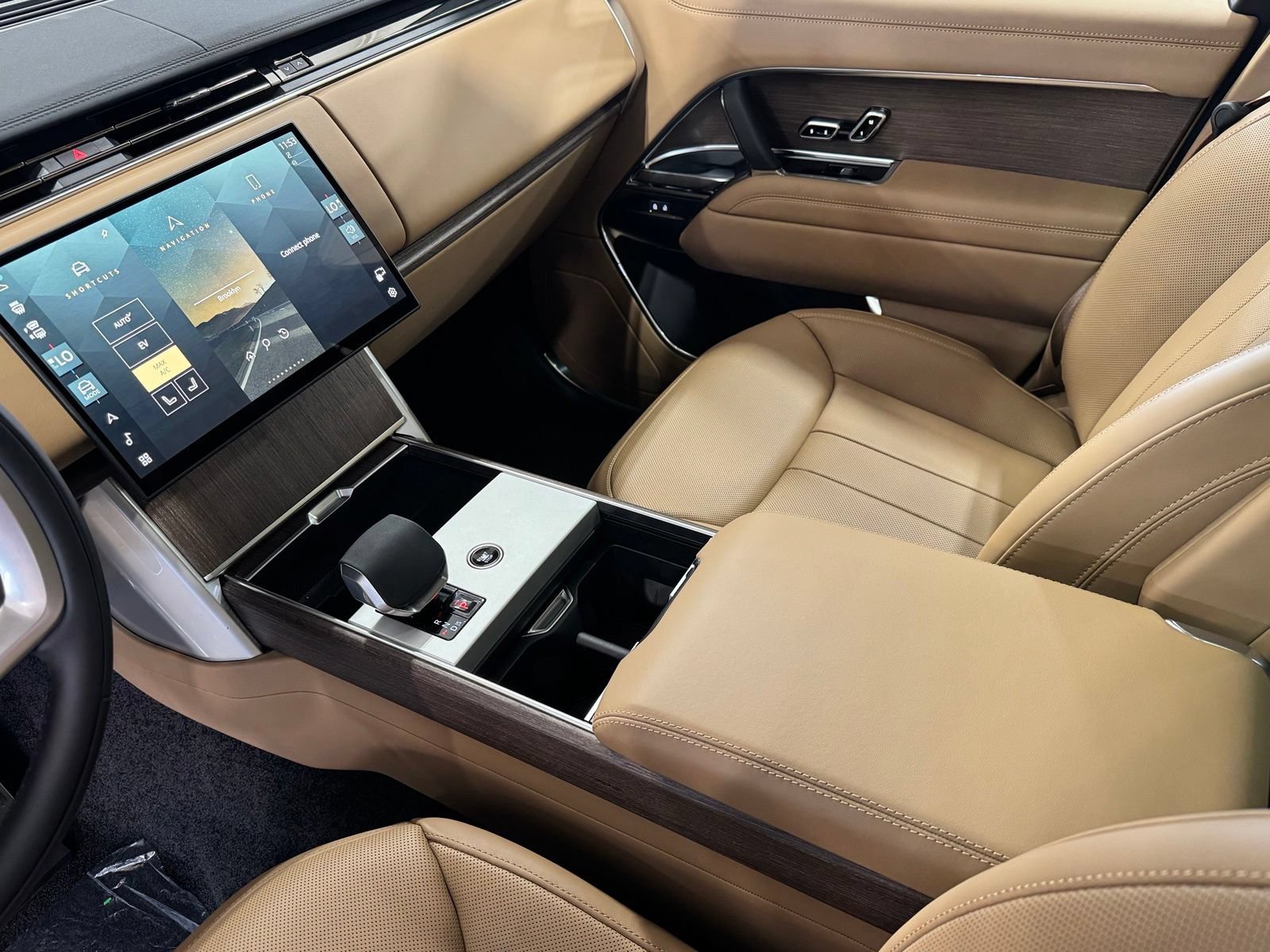 New 2026 Land Rover Range Rover SE AWD/4WD image 15